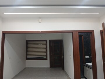  2.5 BHK Builder Floor at Sector 9 – for Rent