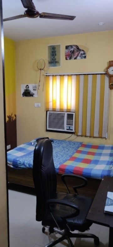 Bedroom in 3 BHK Apartment at Greenwood Apartment, Gomti Nagar – for Rent