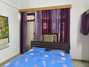 Bedroom in 2.5 BHK Apartment at Mahanagar – for Rent