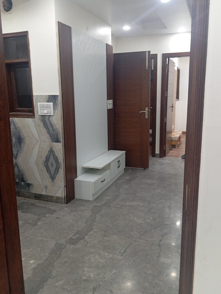 Room, krishna nagar 3 Bedroom 116 Sq.Yd. Builder Floor In Krishna Nagar Delhi 8467567