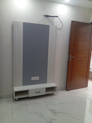 Room in 3 BHK Builder Floor at Krishna Nagar – for Sale