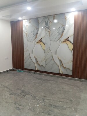 Room in 3 BHK Builder Floor at Krishna Nagar – for Sale