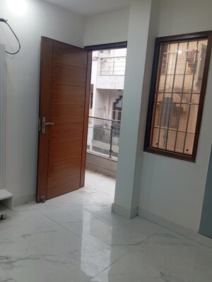 Room in 3 BHK Builder Floor at Krishna Nagar – for Sale