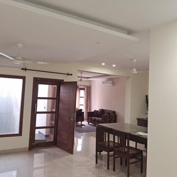 Living Room in 3 BHK Apartment at Sector 16 – for Rent