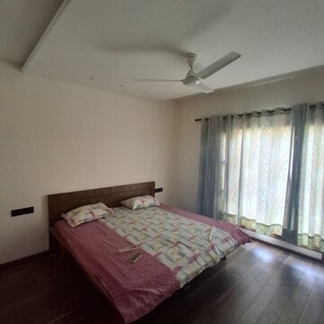 Bedroom in 3 BHK Apartment at Sector 16 – for Rent