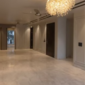 Room in 4 BHK Builder Floor at South City 1 – for Sale