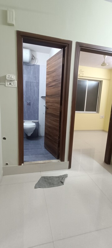 Furnished Amenities in 1 BHK Apartment at Akash Darshan, Santacruz East – for Rent