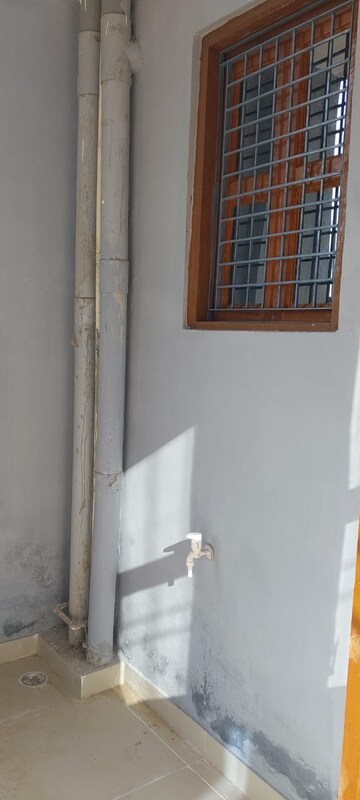 Master Bedroom in 2 BHK Builder Floor at RWA Apartments Sector 47, Sector 47 – for Rent
