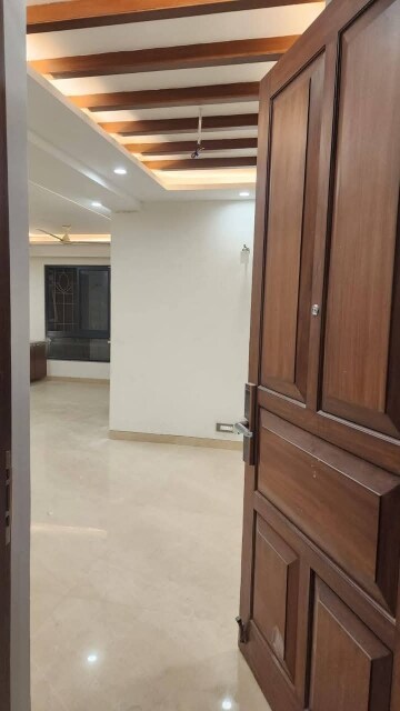 Master Bedroom in 4 BHK Builder Floor at MVL IPark, Sector 15 – for Rent