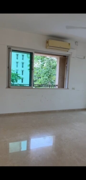 Room in 5 BHK Apartment at Hiranandani Gardens Richmond Tower, Powai – for Rent