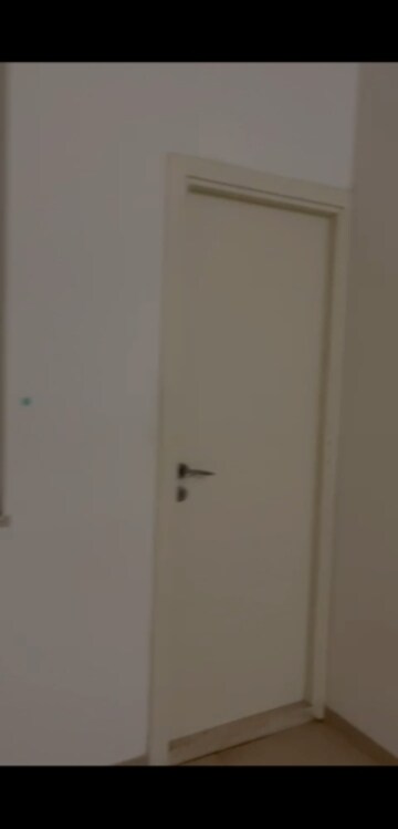 Room in 5 BHK Apartment at Hiranandani Gardens Richmond Tower, Powai – for Rent
