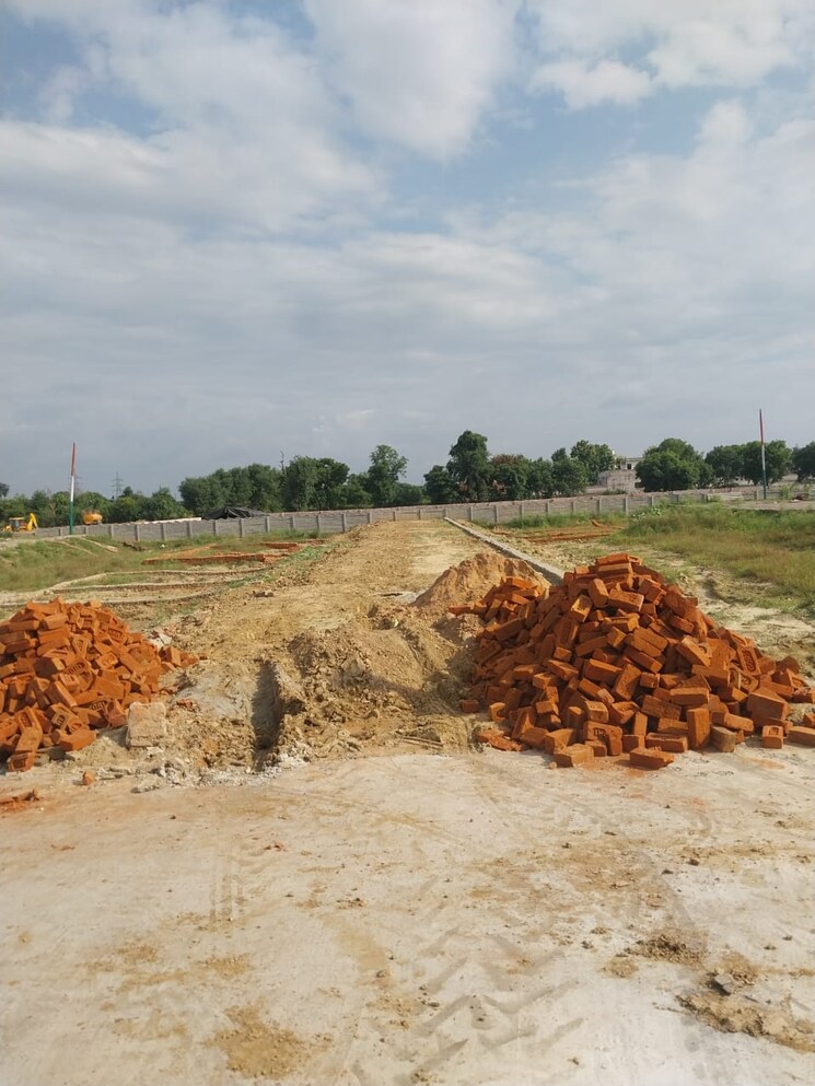 Garden, upsidc site b  60 Sq.Yd. Plot In Upsidc Site B Greater Noida 8467957