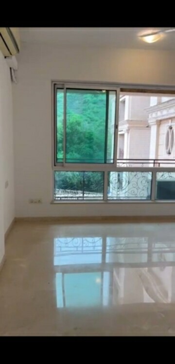 Room in 5 BHK Apartment at Hiranandani Gardens Richmond Tower, Powai – for Sale