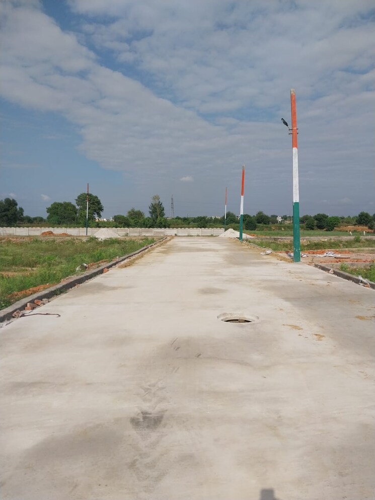 Garden, upsidc site b  101 Sq.Yd. Plot In Upsidc Site B Greater Noida 8467961