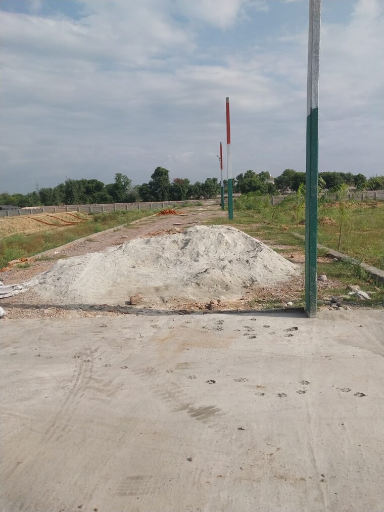 Garden, upsidc site b  101 Sq.Yd. Plot In Upsidc Site B Greater Noida 8467961