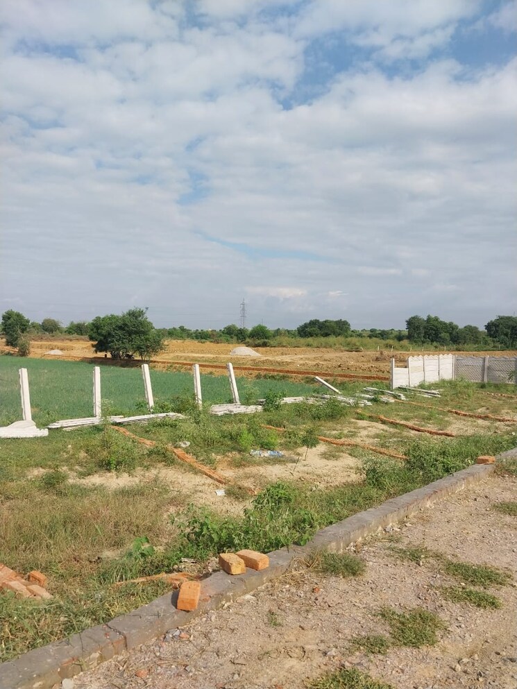 Garden, upsidc site b  101 Sq.Yd. Plot In Upsidc Site B Greater Noida 8467961