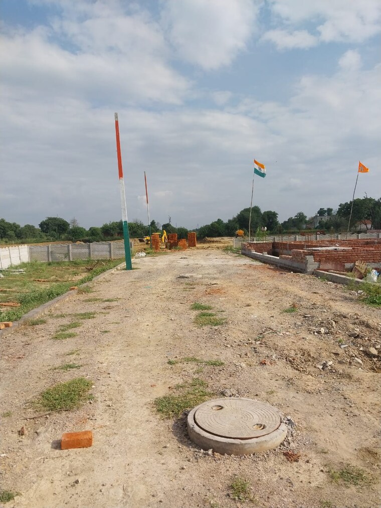 Garden, upsidc site b  101 Sq.Yd. Plot In Upsidc Site B Greater Noida 8467961
