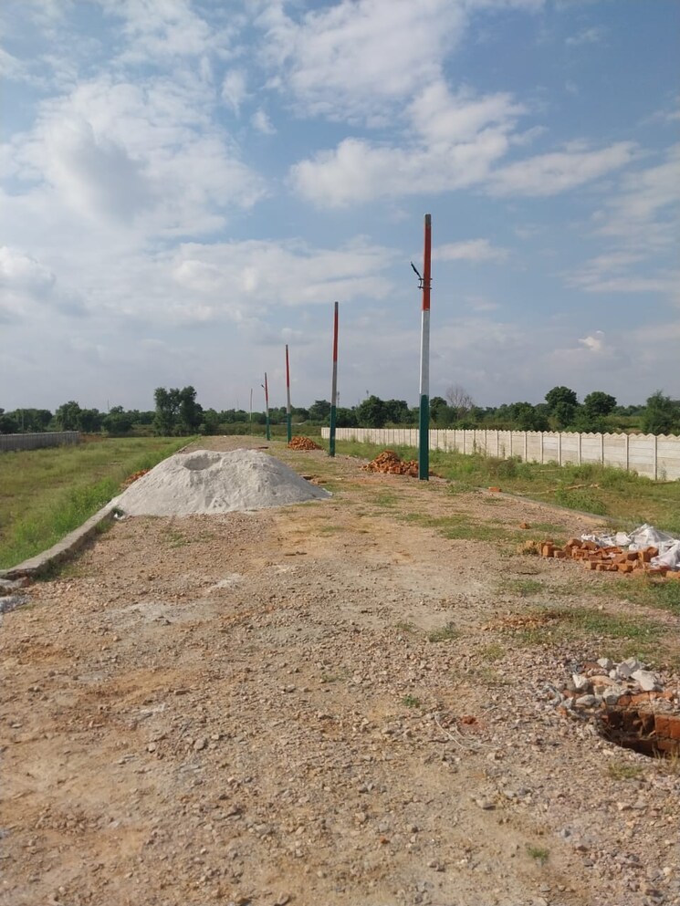 Garden, upsidc site b  101 Sq.Yd. Plot In Upsidc Site B Greater Noida 8467961