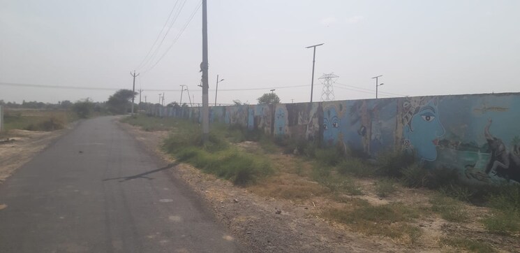 Garden, upsidc site b  102 Sq.Yd. Plot In Upsidc Site B Greater Noida 8467965
