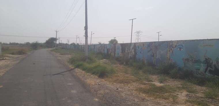 Garden, upsidc site b  102 Sq.Yd. Plot In Upsidc Site B Greater Noida 8467965