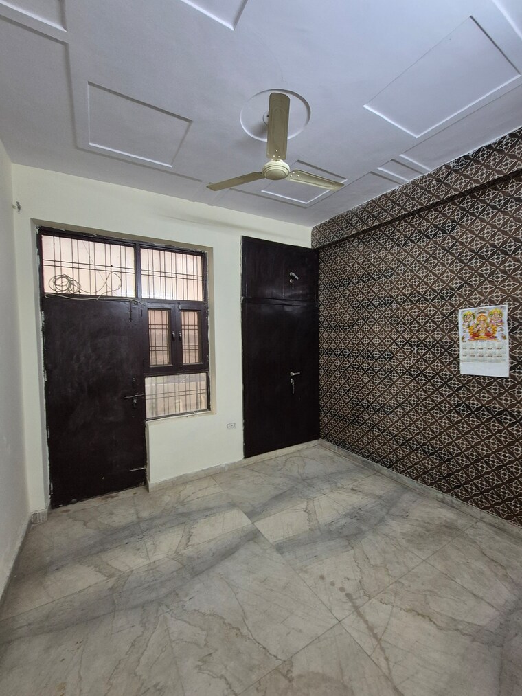 Room, sector 91 2 Bedroom 120 Sq.Yd. Builder Floor In Sector 91 Faridabad 8467986