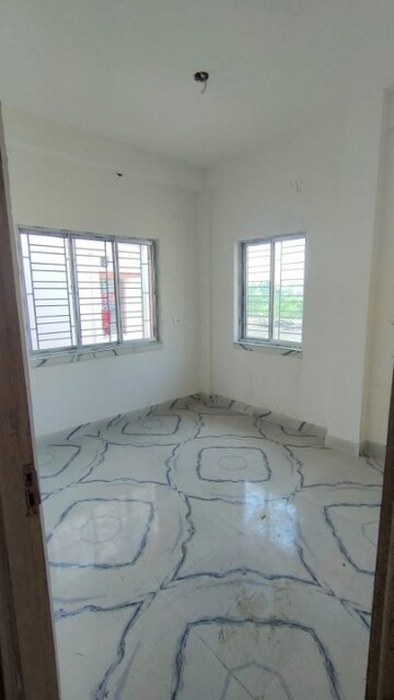 Room in 2 BHK Apartment at Kasba – for Sale