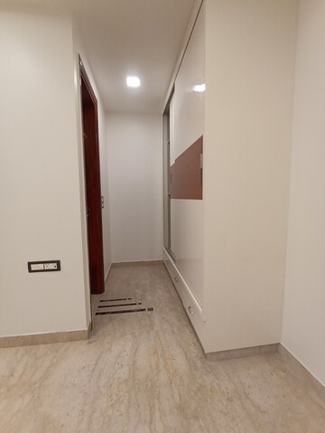 3.5 BHK Apartment at Shubh Niketan Apartments, Paschim Vihar – for Rent
