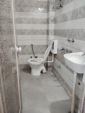 Bathroom in 1.5 BHK Builder Floor at Kalkaji – for Rent