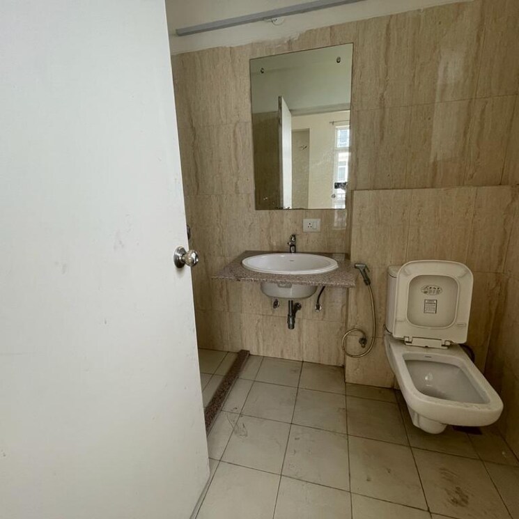 Bathroom, dlf-hyde-park 3 Bedroom 1900 Sq.Ft. Builder Floor In Mullanpur Chandigarh 8468085