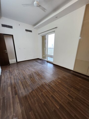 Master Bedroom in 3 BHK Independent House at Sector 44 – for Rent