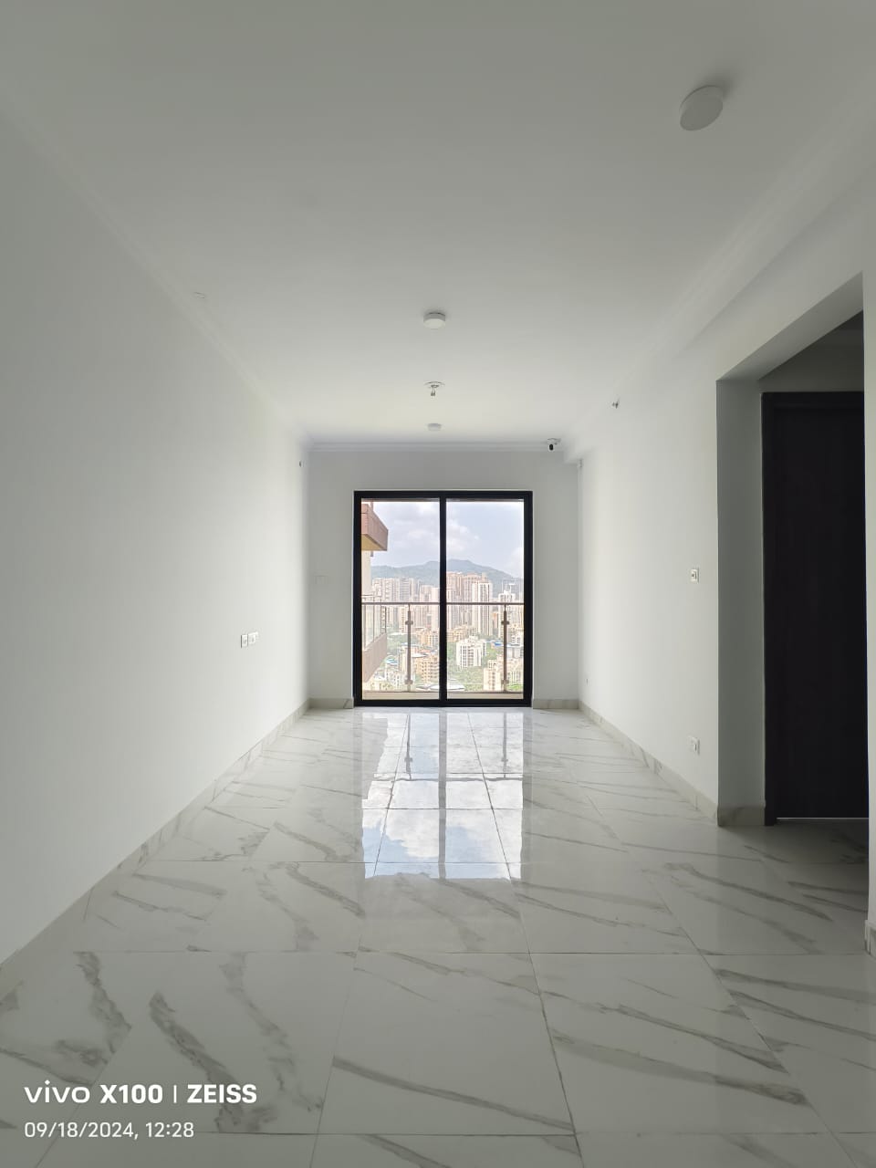 2 BHK 671 Sq.Ft. Apartment in Risland The Icon