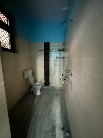 Attached Bathroom in 2.5 BHK Builder Floor at Sector 21d – for Rent