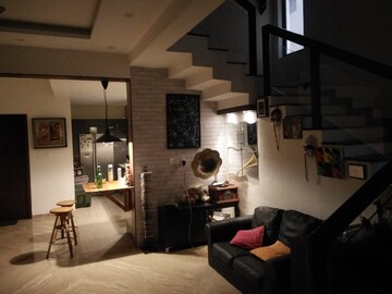 Master Bedroom in 5 BHK Villa at Kr Puram – for Sale