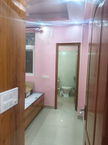 Furnished Amenities in 3.5 BHK Apartment at Amrapali Silicon City, Sector 76 – for Rent
