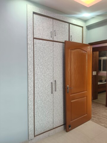 Master Bedroom in 3.5 BHK Apartment at Amrapali Silicon City, Sector 76 – for Rent