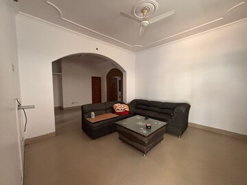 Floor Plan in 3 BHK Apartment at Gomti Nagar – for Rent