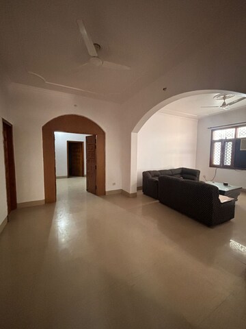 Master Bedroom in 3 BHK Apartment at Gomti Nagar – for Rent