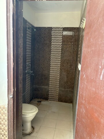 Bathroom in 1 BHK Builder Floor at Unitech Arcadia, South City 2 – for Rent
