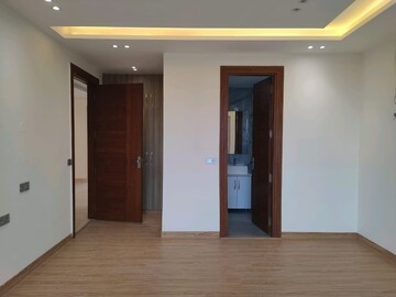 Master Bedroom in 3 BHK Builder Floor at Unitech South City II, Sector 50 – for Rent