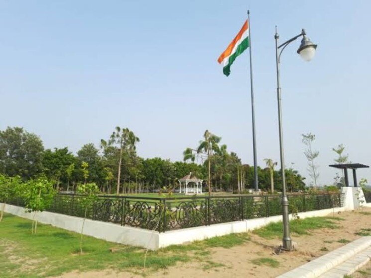Garden, altus-prime  350 Sq.Yd. Plot In North Mullanpur Chandigarh 8468488