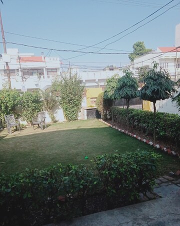 Room in 2 BHK Independent House at Aliganj – for Rent