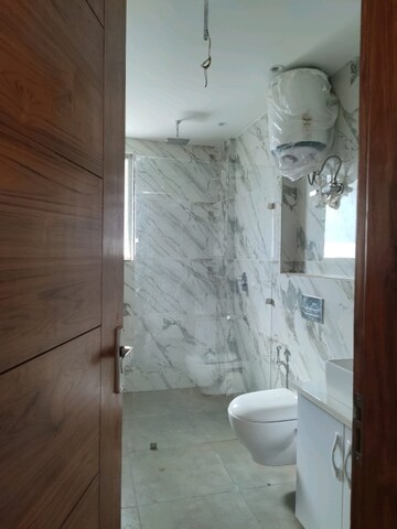 Bathroom in 2 BHK Builder Floor at Unitech South City II, Sector 50 – for Rent