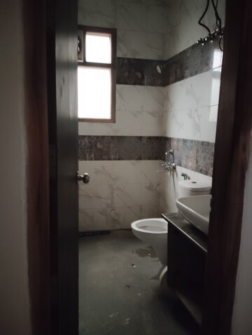 Bathroom in 2 BHK Builder Floor at The Grand, Sector 52 – for Rent