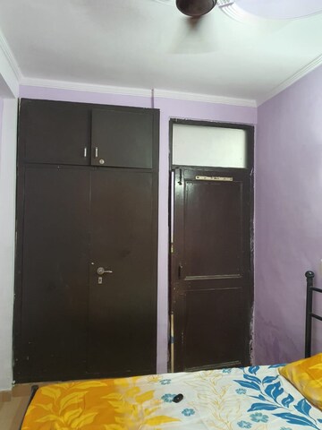 Room in 2 BHK Apartment at Somwar Peth – for Rent
