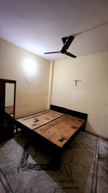 Bedroom in 2 BHK Apartment at Somwar Peth – for Rent