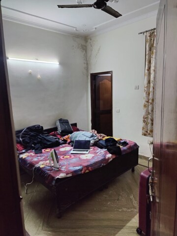 Bedroom in 2 BHK Builder Floor at Unitech Arcadia, South City 2 – for Rent