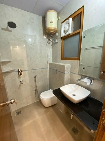 Bathroom in 2 BHK Builder Floor at Unitech Arcadia, South City 2 – for Rent