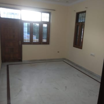 Master Bedroom in 6 BHK Villa at Gomti Nagar – for Sale