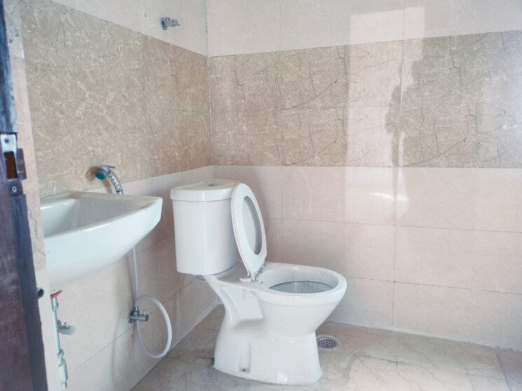 Bathroom, amrapali-golf-homes 2.5 Bedroom 945 Sq.Ft. Apartment In Sector 4 Greater Noida Greater Noida 8468772