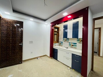 Master Bedroom in 2 BHK Builder Floor at Govindpuri – for Rent